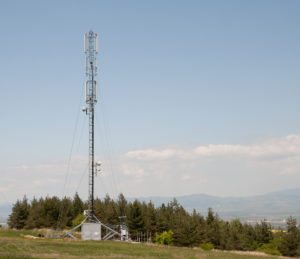 Cell_phone_tower_Lozen